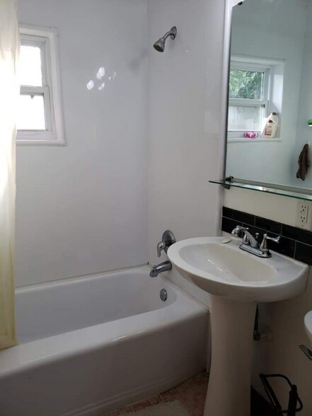 Building Photo - 119 Sikes Dr