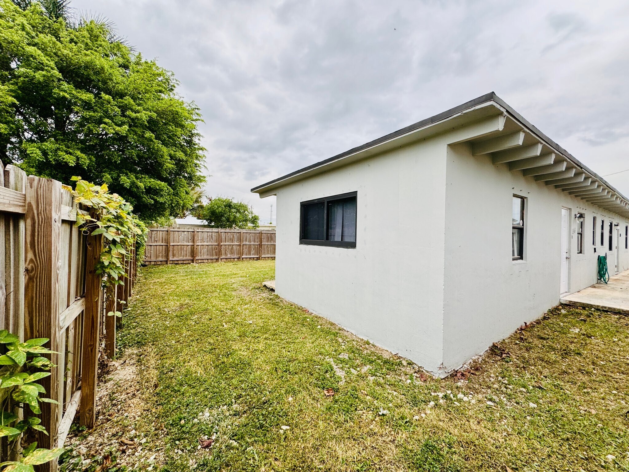 Building Photo - 536 SW 6th Terrace