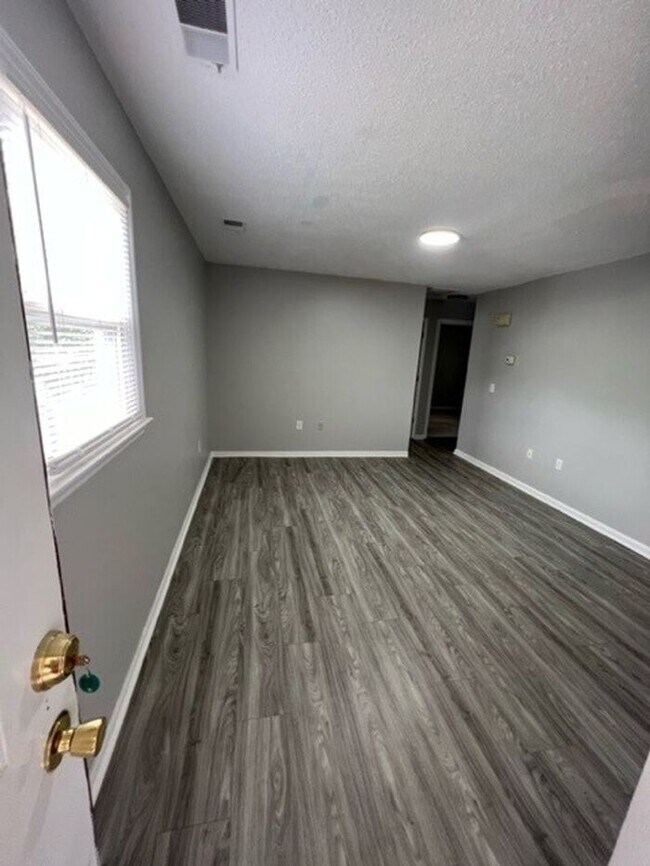 ***FIRST MONTH FREE*** Newly remodeled 2 b... 101 E Terrace Dr Easley