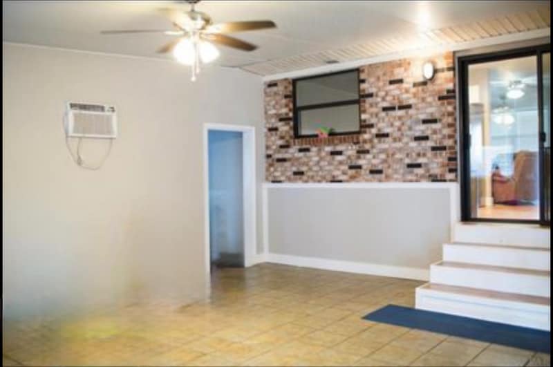 Building Photo - 1007 Rainbow Ave