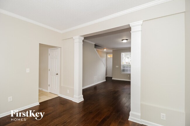 Building Photo - 2026 Baramore Oaks Dr