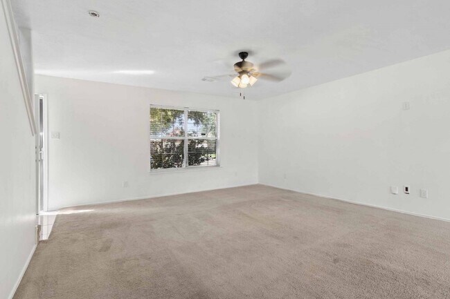 Building Photo - 10418 Iris Lake Ct