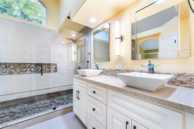 Building Photo - 9216 Sun Rose Ave