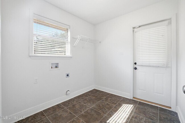 Building Photo - 125 Brackish Pl