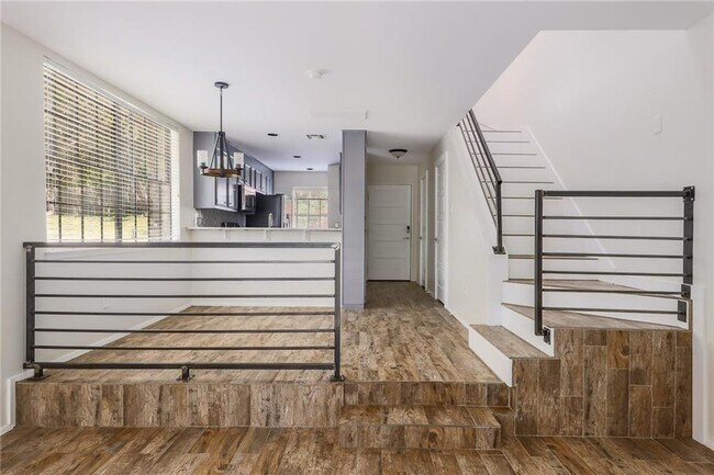 Building Photo - 1938 Holly Hill Dr