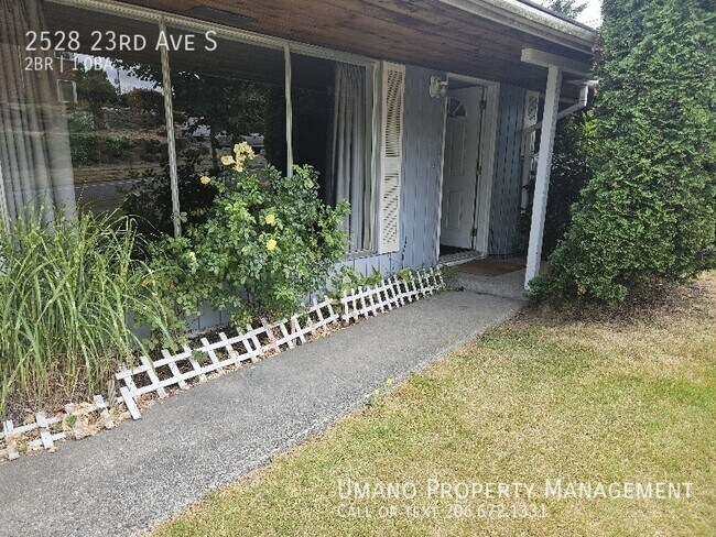 Building Photo - 2528 23rd Ave S