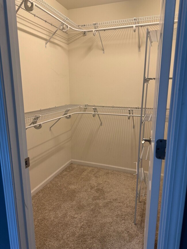 Building Photo - 512 War Admiral Ct