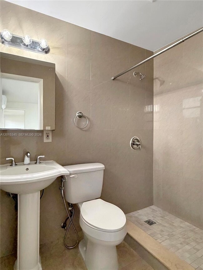 Building Photo - 111 SW 67th Ct