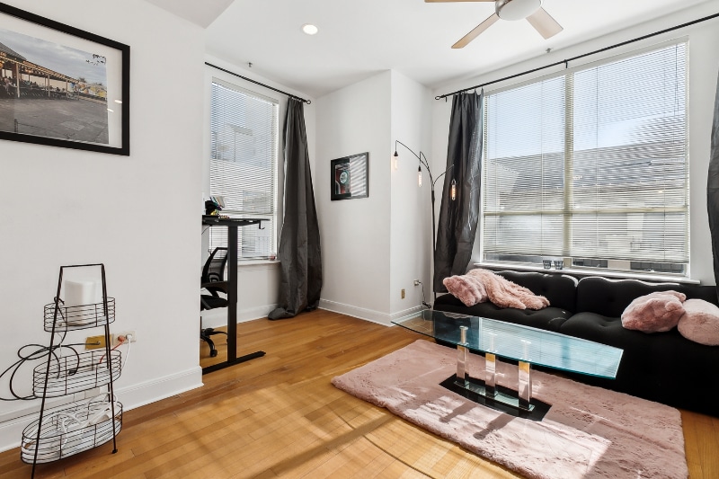 Building Photo - 330 Julia St