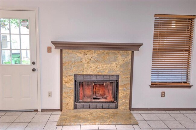 Building Photo - 6500 Luckenbach Ln