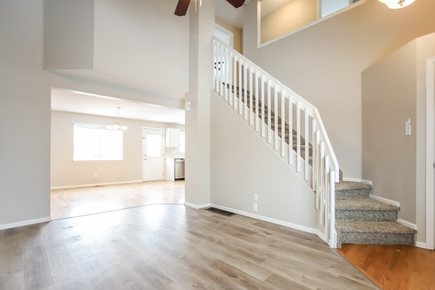 Building Photo - 13587 Bellaire St