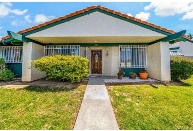Primary Photo - 305 King Ct