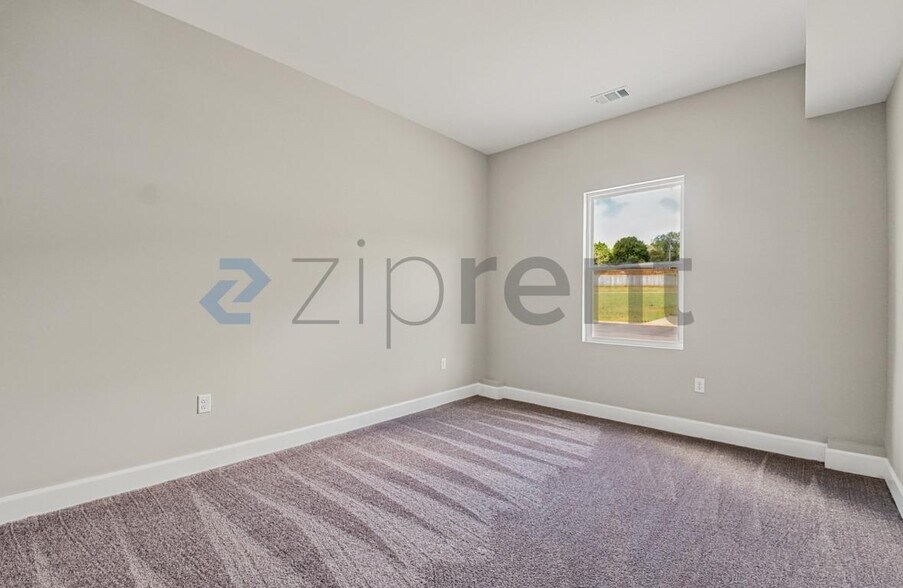 Building Photo - Unit Unit 4