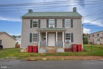 Building Photo - 210 W North St