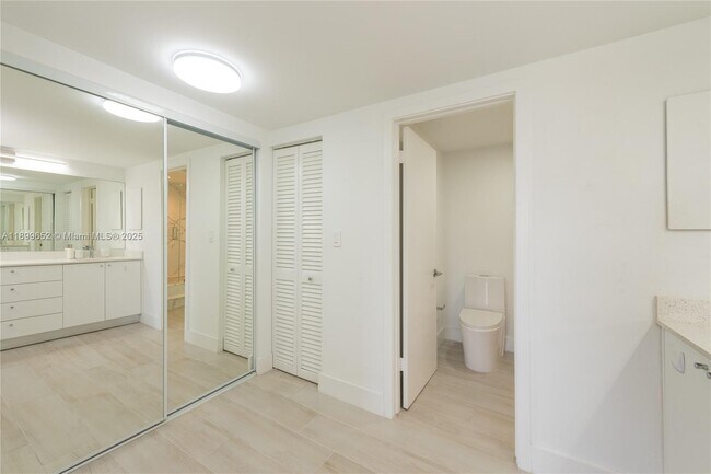 Building Photo - 155 Ocean Ln Dr