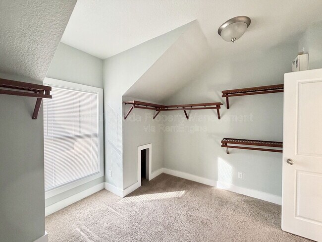 Building Photo - 2223 Amherst Ave