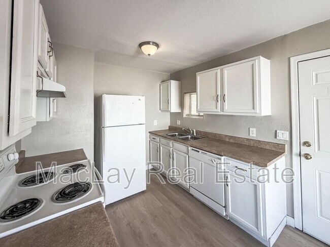 Building Photo - 513 W Pima St