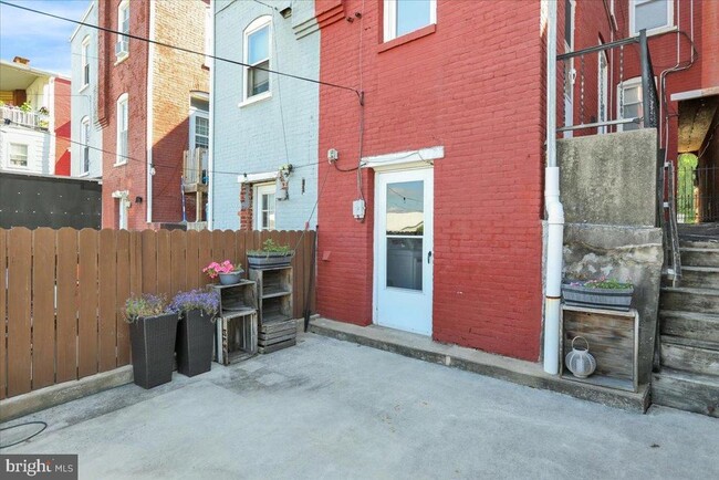 Building Photo - 536 S Fourth St