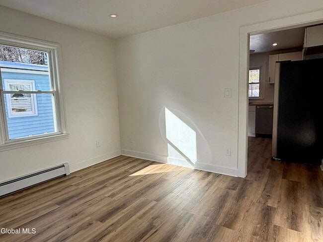 Building Photo - 98 Willow St