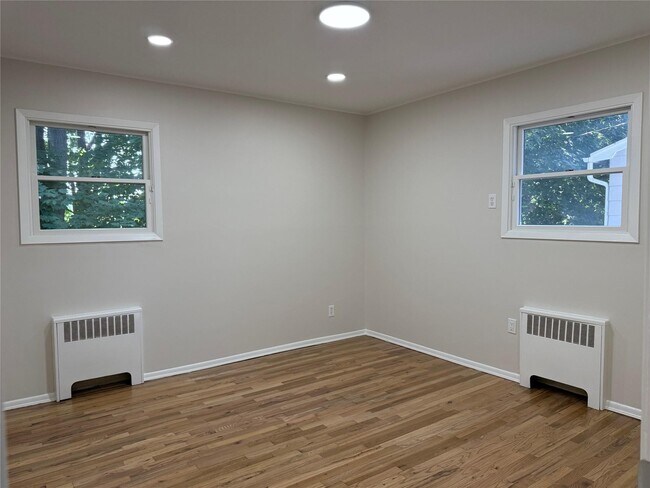 Building Photo - 5 2nd Rd