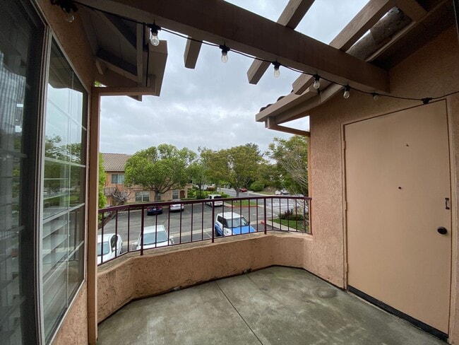 Building Photo - Beautifully Renovated Condo in Rancho Bernardo!