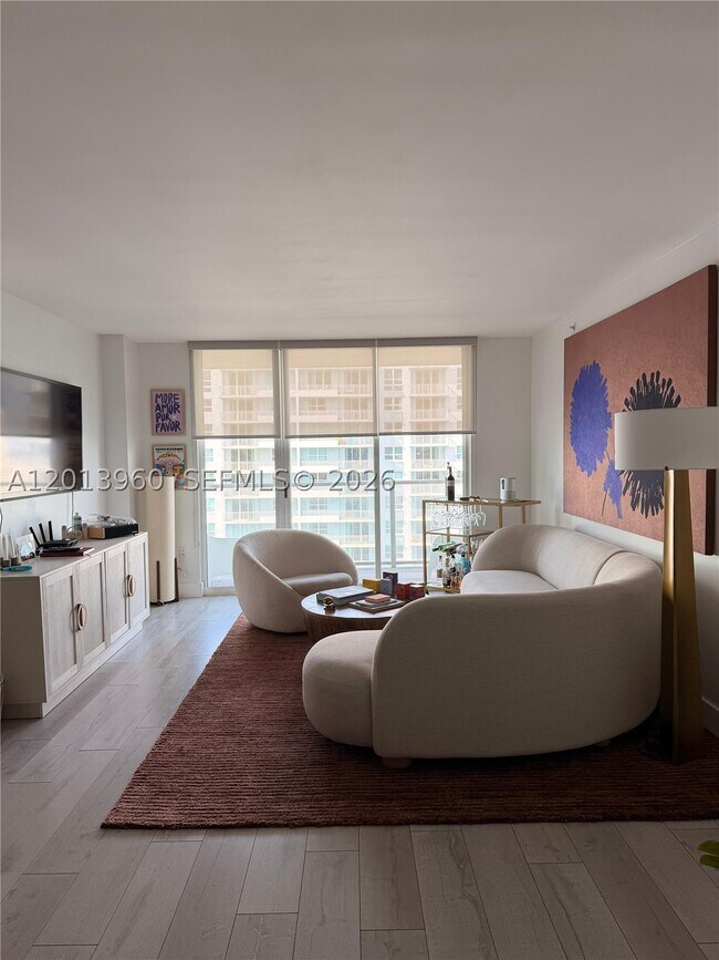 Building Photo - 1155 Brickell Bay Dr