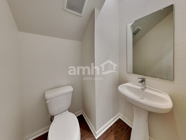 Building Photo - 175 Pebble Creek Run