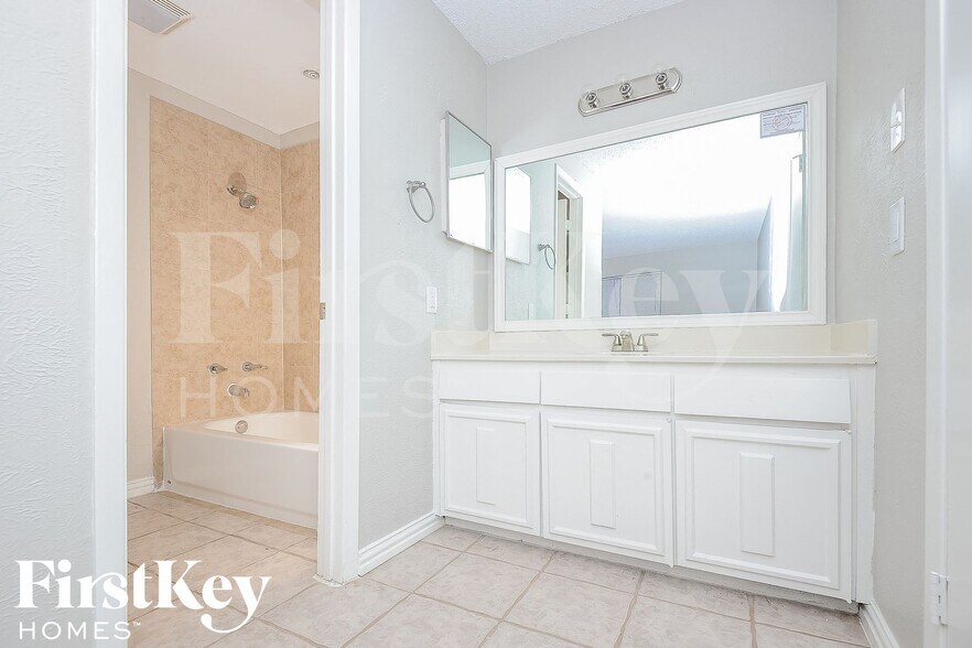 Building Photo - 1626 Glenhill Ln