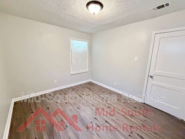 Building Photo - 2622 Whitman Ave