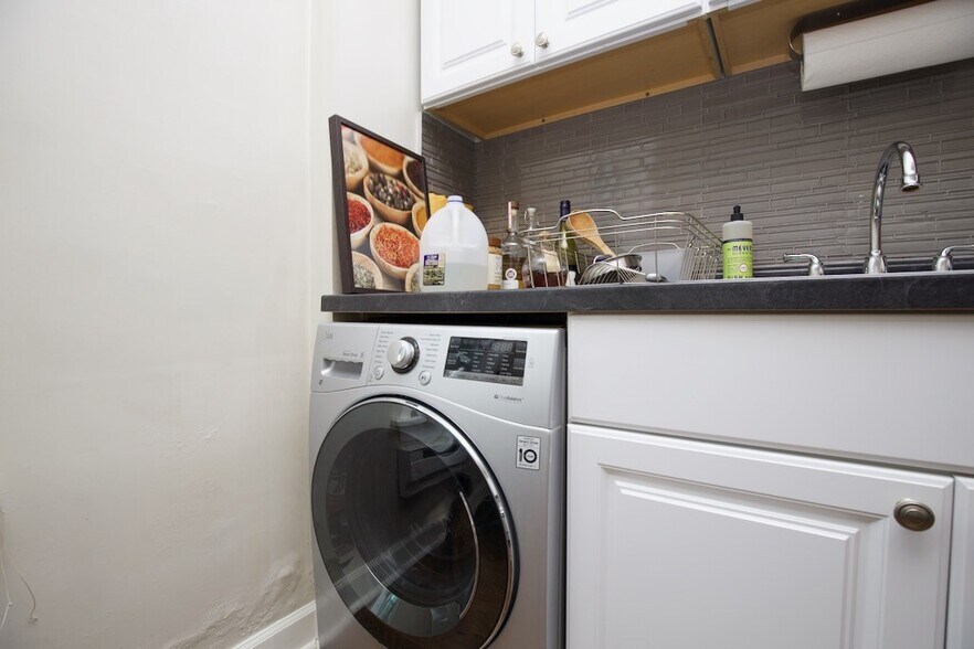 Building Photo - 2151 N Fremont St