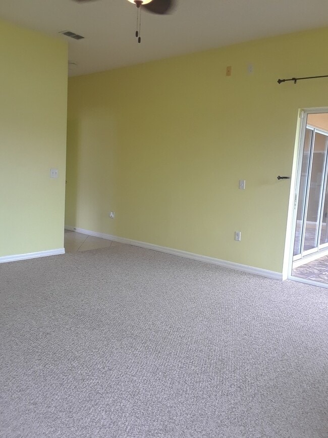 Building Photo - Spacious 4-Bedroom Home in Poinciana!
