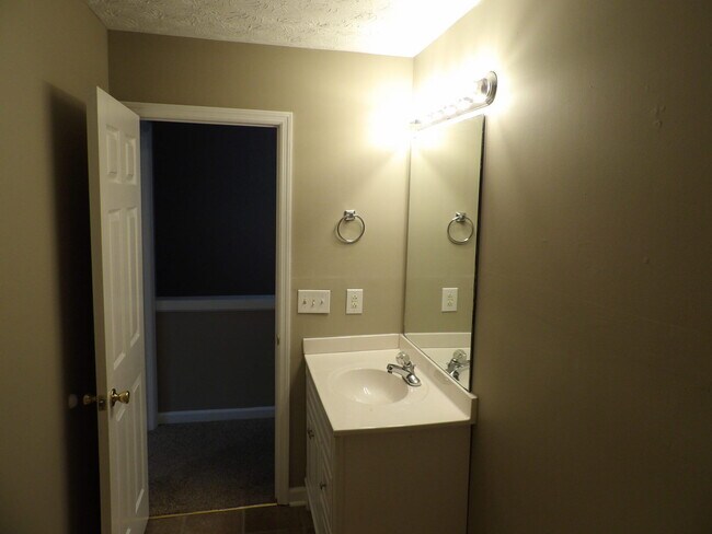 Building Photo - 244 Meadowview Dr
