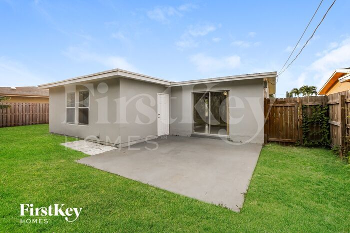 Building Photo - 5978 NW 16th Ct