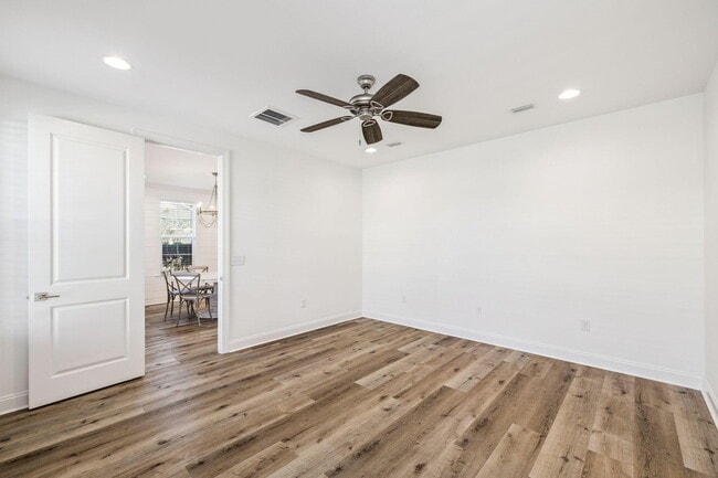 Building Photo - 250 Windrow Way