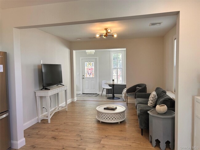 Building Photo - 549 Piermont Ave