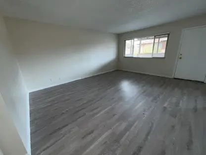 Building Photo - 2-Bed 1-bath in Prime Las Vegas Location – 950 Sq. Ft. of Comfort!