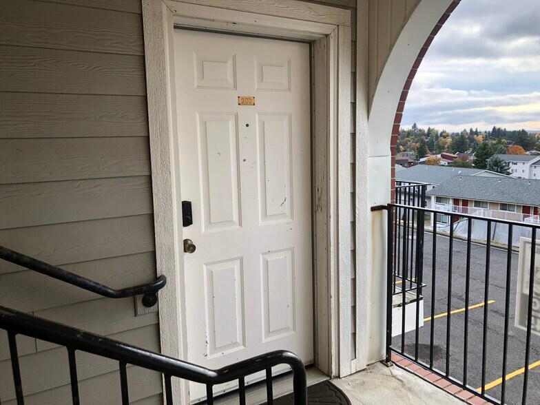 Building Photo - 1645 NE Merman Dr