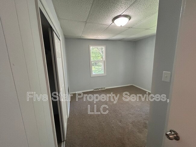 Building Photo - 1749 N Milton Ave