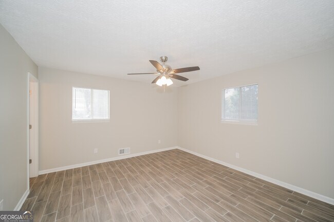 Building Photo - 205 Wellington Dr