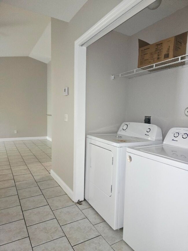 Building Photo - 1406 White Pine Dr