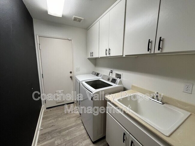 Building Photo - 79175 Latigo Cir