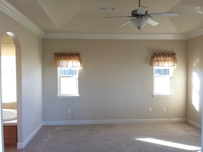 Building Photo - Lake California Home for Rent | Gated Community, Lake Access, River Access, Garage