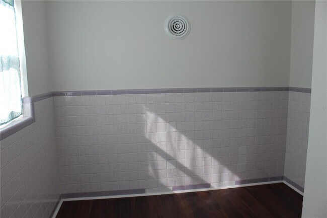 Building Photo - 515 Druid St