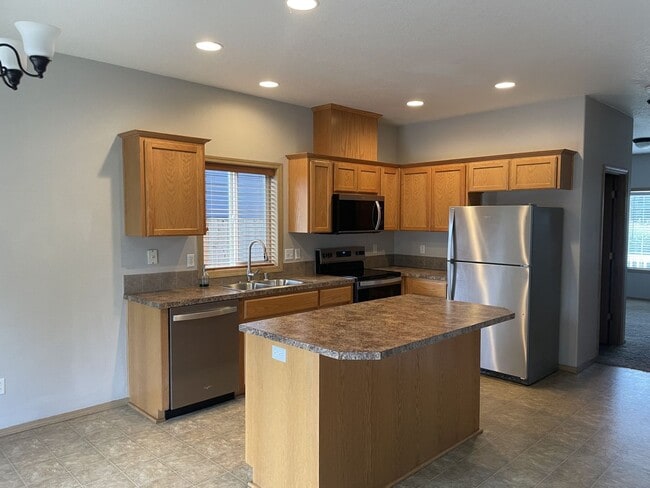 Building Photo - 6307 NE 59th Ct