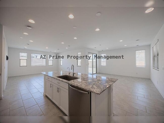 Building Photo - 4607 S 111th Dr