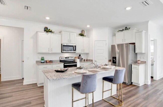 Building Photo - Charming 4BR House in a Calm and friendly ...