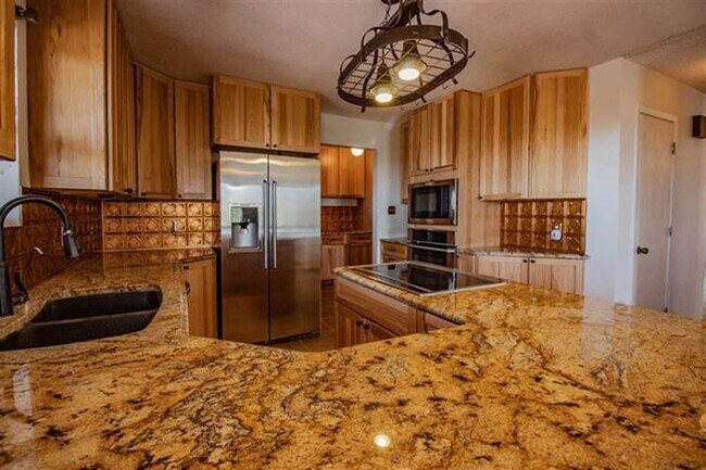 Building Photo - Home With All The Right Views!