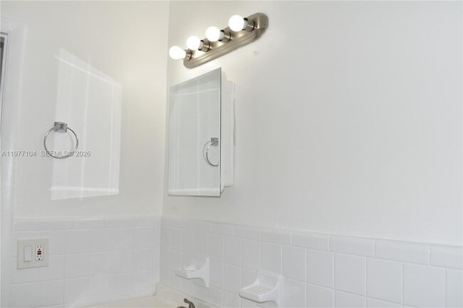 Building Photo - 16851 NE 21st Ave