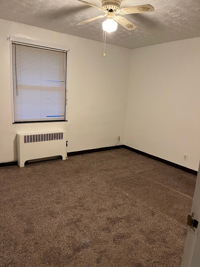small bedroom - 6 Bradley Ave