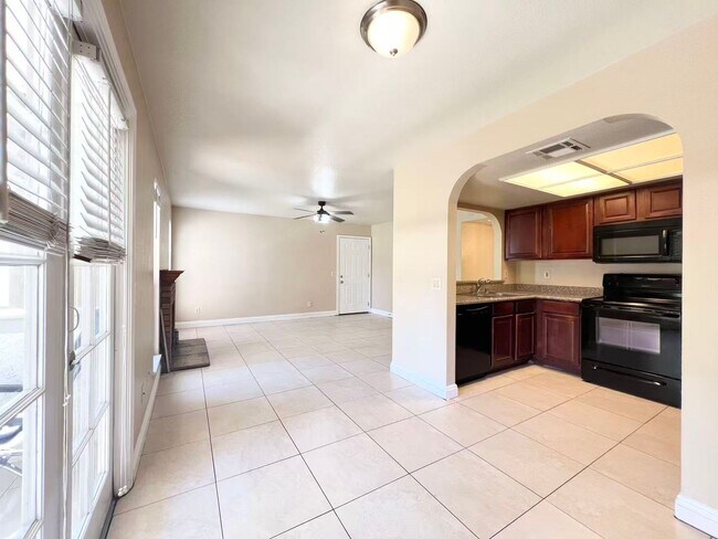 Building Photo - Charming home located in  Henderson